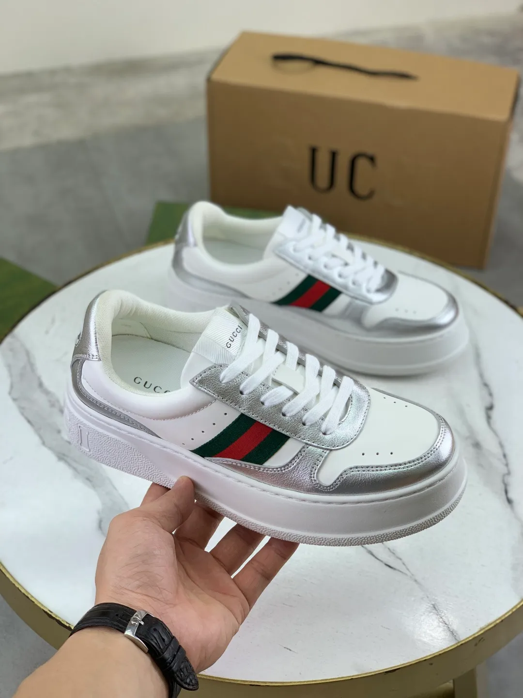 Men's shoes 💰P600 new GUCCI high version 🆕New series, 👫couple biscuit shoes, thick-soled sneakers, these are really comfortable, super light, comfortable and versatile, 👍a must-have item, this item is full of fun retro flavor. G’s new series continues to seek inspiration from daily life in other eras and incorporates the essence of current design to create refreshing designs. This sneaker is made of GG printed canvas and decorated with the classic double G monogram pattern, highlighting the profound connotation of the brand logo. GG printed embossed leather, glossy leather details, 5cm taller, instantly enhances your aura when worn! (With a complete set of packaging bags) Airplane box Size: 35-45